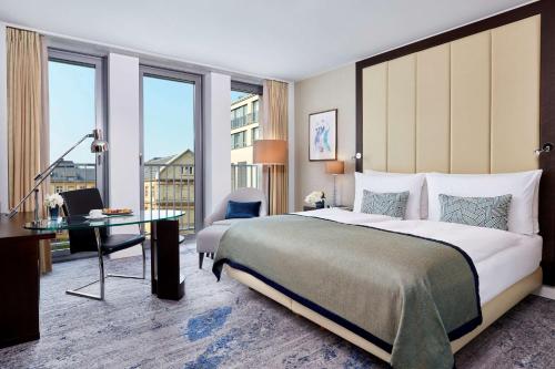 Superior King Room 