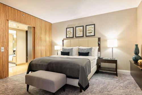 Deluxe King Suite