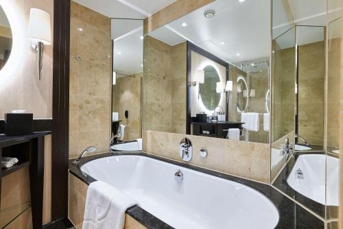 Deluxe King Suite
