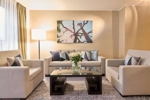 Deluxe King Suite