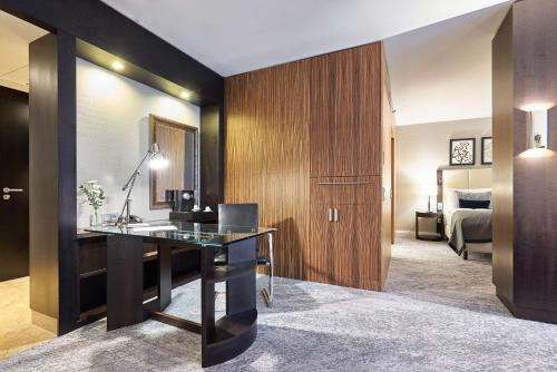 Deluxe King Suite