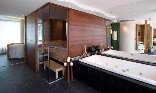 Suite with Sauna