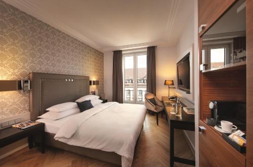 Classic Queen Room