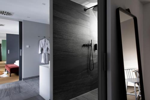 Suite 500