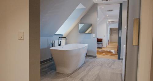 Suite 500