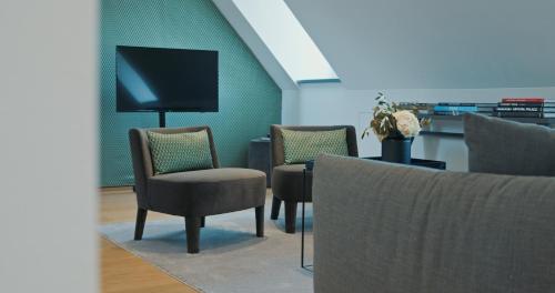 Suite 500