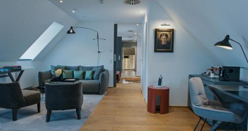 Suite 500