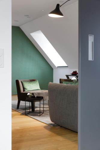 Suite 500
