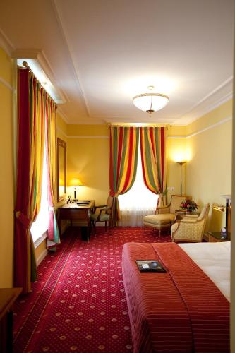 Fairmont Double Room with City View