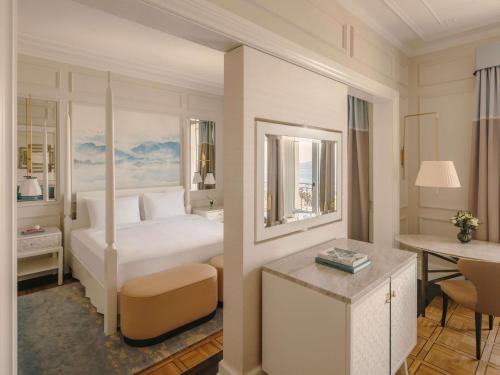Signature Suite with Lake View