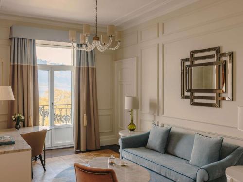 Signature Suite with Lake View