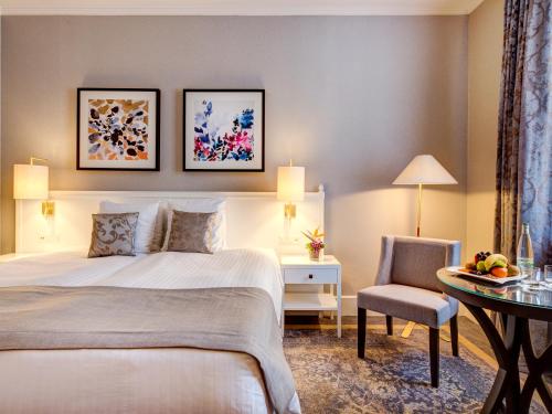 Deluxe Double Room (City View)