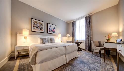 Deluxe Double Room (City View)