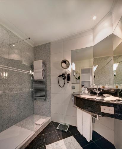 Deluxe Double Room (City View)