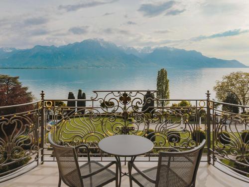Signature Room with Lake View