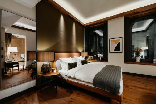 Superior King Room 