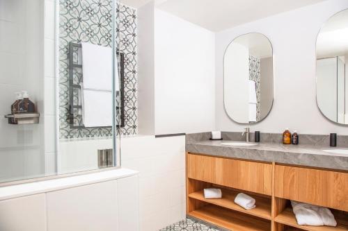 Superior Double or Twin Room with Mountain View