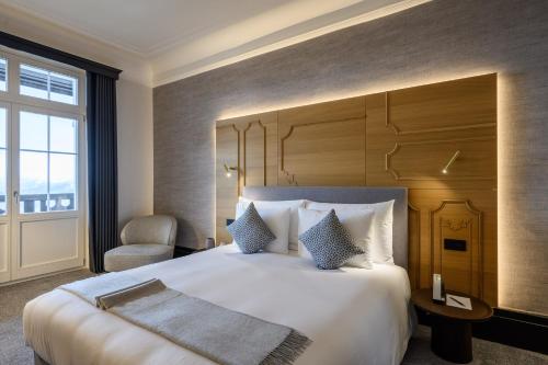 Suite with Mountain View