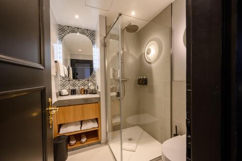 Suite with Mountain View