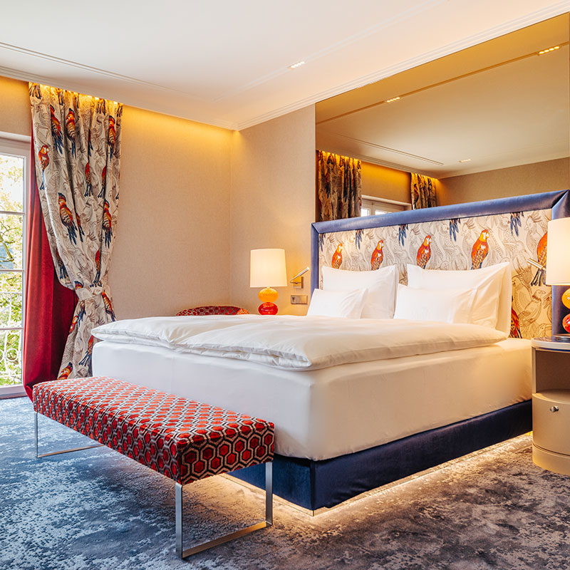 SUITE WITH A LAKE VIEW