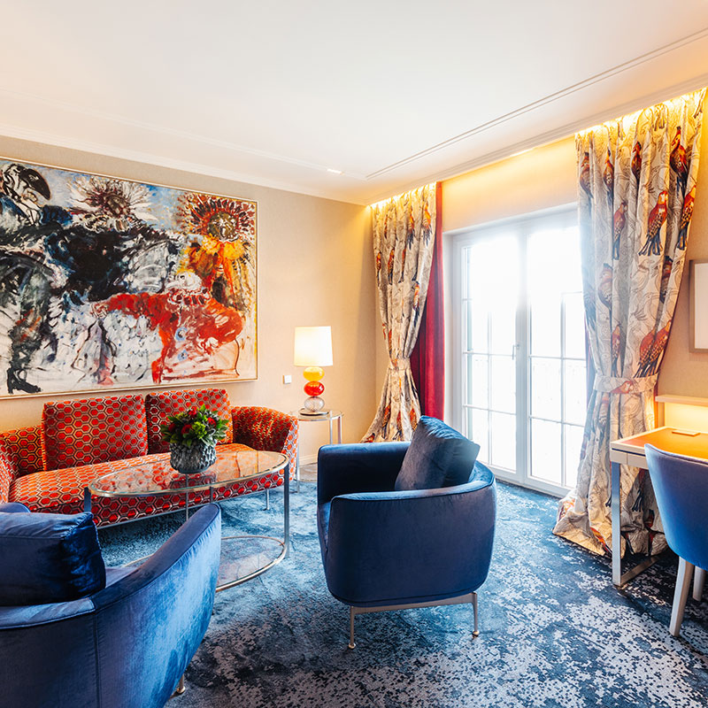 SUITE WITH A LAKE VIEW