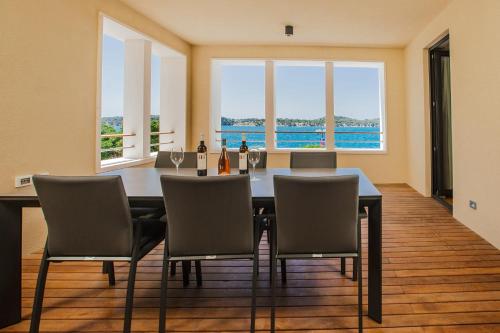 Comfort Two-Bedroom Apartment with Balcony