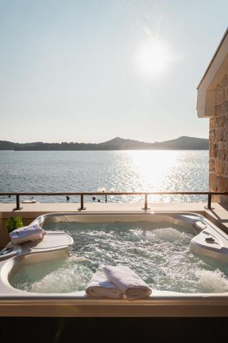 Luxury Three-Bedroom Apartment with Terrace and Sauna