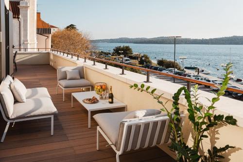 Luxury Three-Bedroom Apartment with Terrace and Sauna