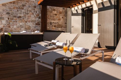 Luxury Three-Bedroom Apartment with Terrace and Sauna