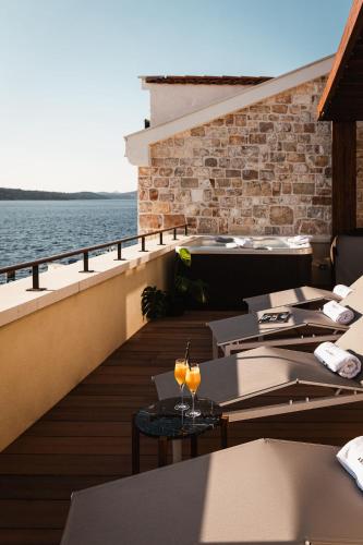 Luxury Three-Bedroom Apartment with Terrace and Sauna