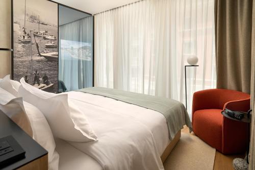 Classic King Room with Street View