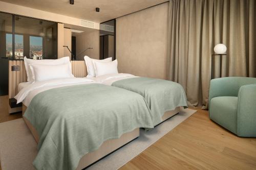 Superior Twin Room with City View