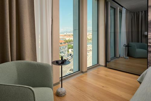 Superior Twin Room with City View