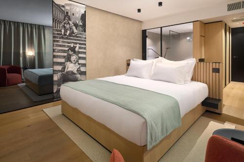Premium King Room with Balcony and Sea View