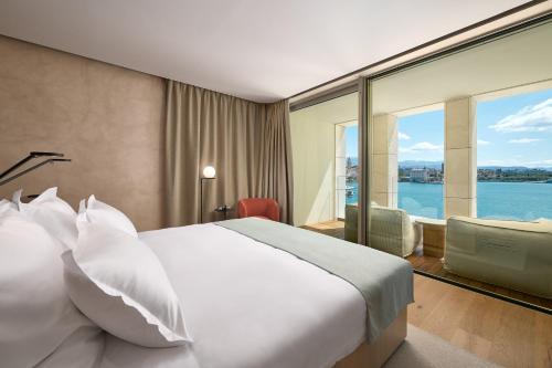 Premium King Room with Balcony and Sea View