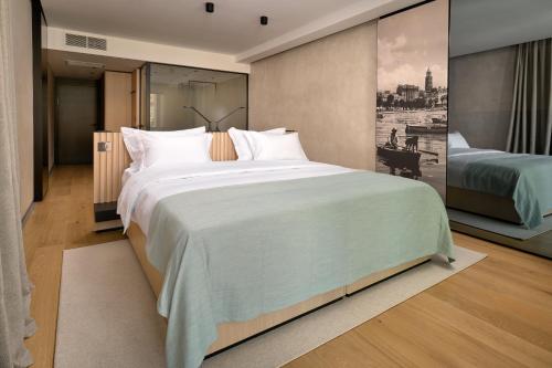 Premium King Room with Balcony and City View