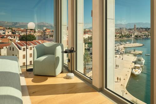 Premium Twin Room with Sea View – Corner 