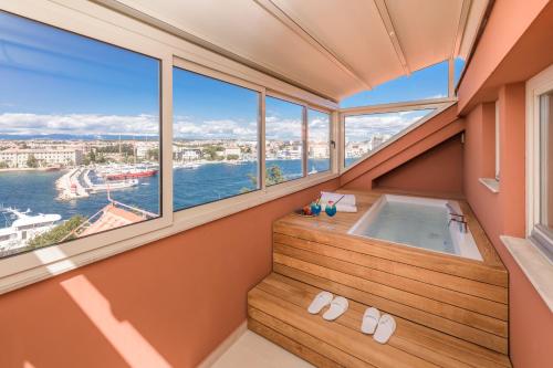 Luxury Suite with Balcony