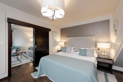 Luxury Suite with Balcony