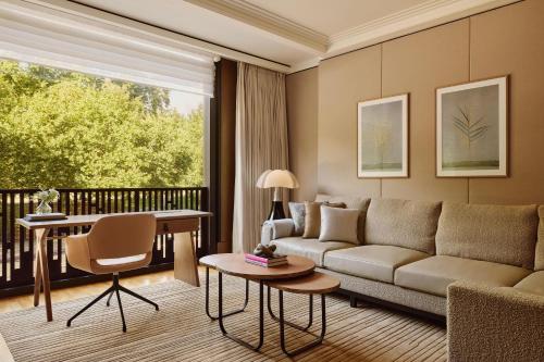 Deluxe Park Junior Suite