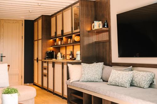 Lakeside Spa Lodge