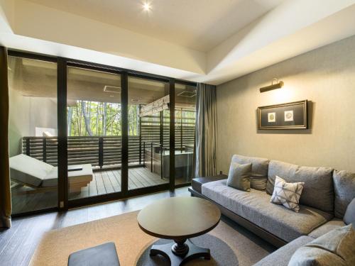 Stylish Suite with Open-Air Bath