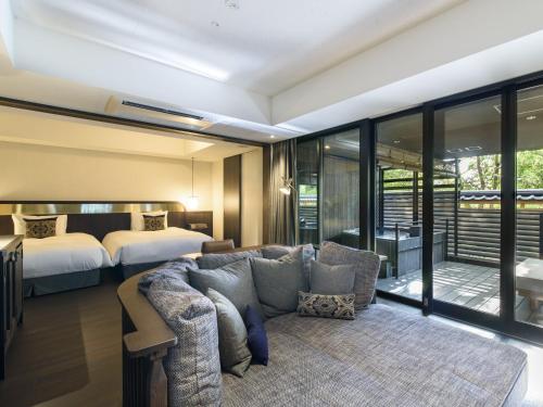 Premium Corner Suite with Open-Air Bath