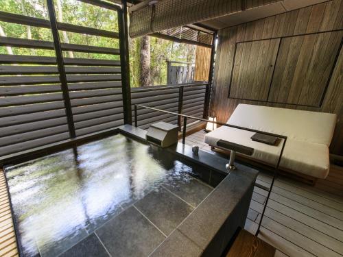Premium Corner Suite with Open-Air Bath