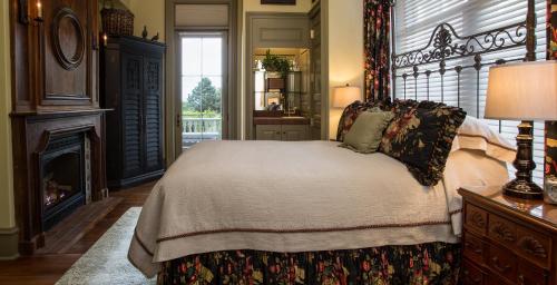Colonial Queen Room with Terrace and Ocean View