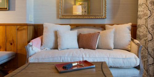 Peonies & Ivy Garden Villa
