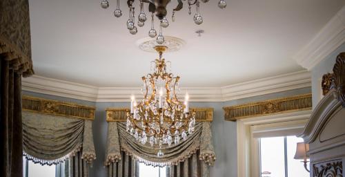 Louis XVI Signature Guest Room 