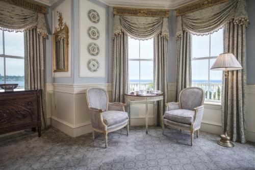 Louis XVI Signature Guest Room 