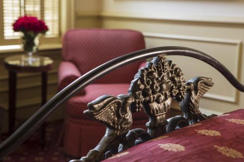 Federal Manor Guestroom