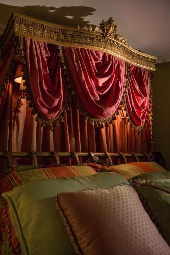 Empire Estate Guestroom
